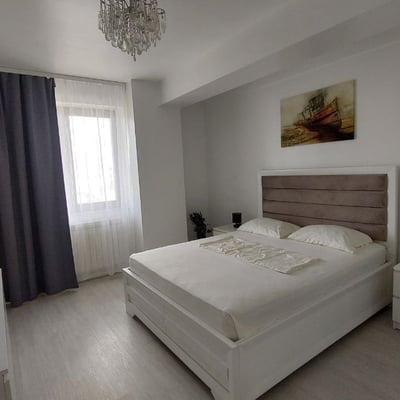 Аренда комфортных 3-комнатных апартаментов с отдельной кухней, 100 м², Мамаия, Констанца, Румыния